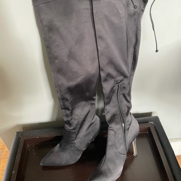 Aldo size 7 Knee high satin boots - Picture 2 of 2